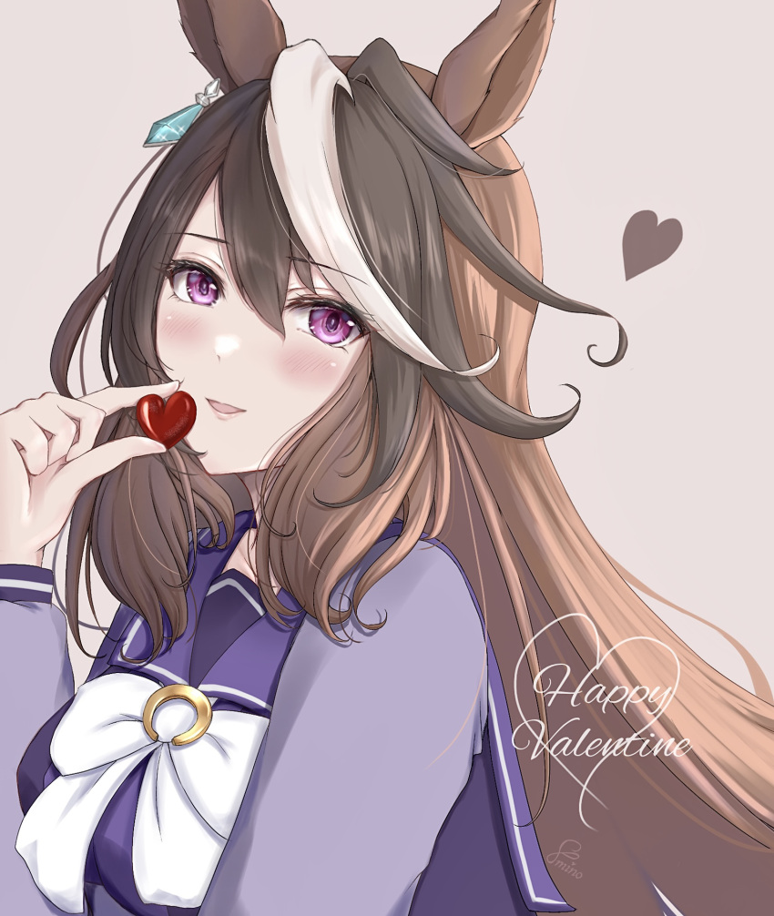 1girl animal_ears blush bow brown_hair candy commentary_request earrings food grey_background hair_between_eyes happy_valentine heart highres holding holding_candy holding_food horse_ears horse_girl jewelry long_hair long_sleeves looking_at_viewer mino_(mii_mt) multicolored_hair parted_lips purple_shirt school_uniform shirt simple_background single_earring smile solo streaked_hair symboli_rudolf_(umamusume) tracen_school_uniform umamusume upper_body very_long_hair violet_eyes white_bow white_hair