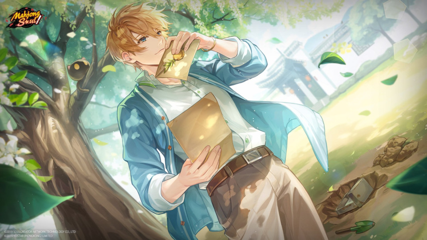 1boy akechi_hideki architecture artist_request blonde_hair blue_eyes box bracelet brown_background brown_pants dutch_angle east_asian_architecture envelope falling_leaves highres holding holding_envelope holding_letter hole jewelry leaf letter light_blue_jacket mahjong_soul male_focus official_art official_wallpaper outdoors pants shirt solo tree trowel white_shirt
