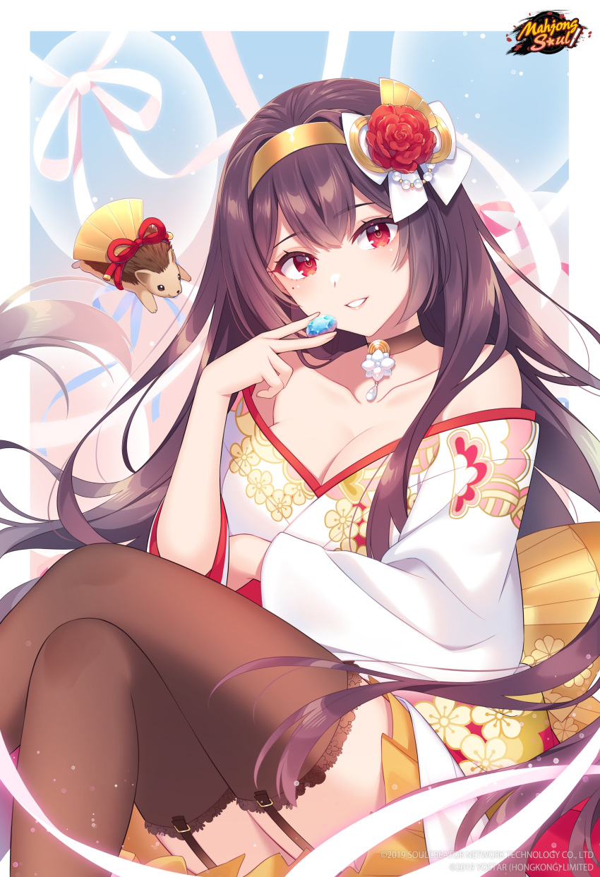 1girl absurdres balloon black_choker black_thighhighs breasts choker english_commentary floral_print flower gem gold_hairband hair_flower hair_ornament hairband hedgehog highres holding japanese_clothes kimono kusumoto_shizuru logo mahjong_soul mole mole_under_eye nikaidou_miki official_art red_eyes red_flower red_rose rose solo thigh-highs white_kimono