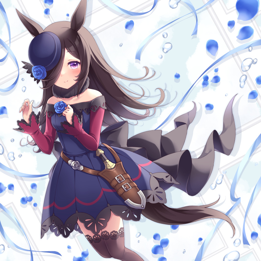 1girl back_bow bare_shoulders black_thighhighs blue_dress blue_flower blue_headwear blue_rose bow brown_hair closed_mouth dagger dress dress_bow feet_out_of_frame flower fur_collar hair_over_one_eye hand_up hat hat_flower hat_over_one_eye highres horse_girl knife long_hair looking_at_viewer off-shoulder_dress off_shoulder raglan_sleeves red_sleeves rice_shower_(umamusume) rose sanotsuki scabbard sheath sheathed short_dress smile solo thigh-highs tilted_headwear two-tone_dress umamusume violet_eyes weapon zettai_ryouiki