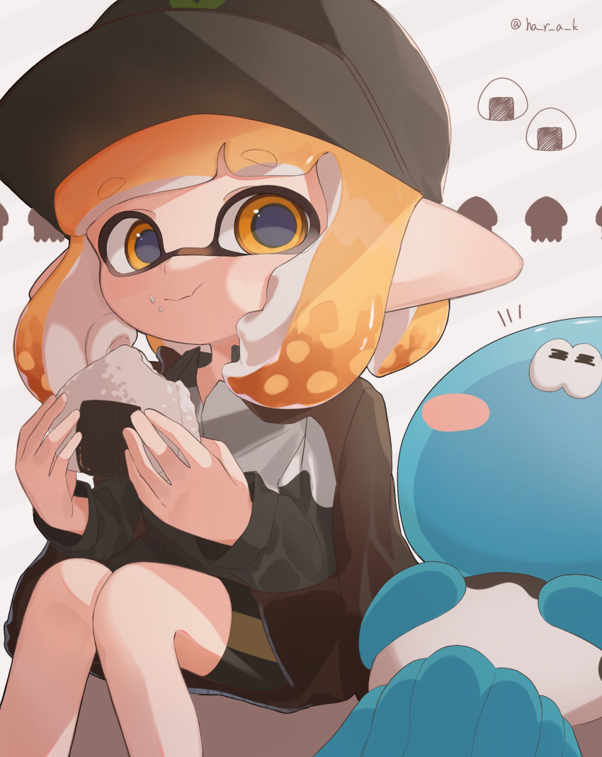 1girl 1other =_= artist_name baseball_cap bike_shorts black_headwear blonde_hair blue_skin chewing closed_mouth colored_skin commentary_request eyebrows_hidden_by_hair feet_out_of_frame food ha_r_a_k hat highres holding holding_food inkling inkling_girl inkling_player_character jellyfish_(splatoon) looking_at_viewer medium_hair onigiri pointy_ears print_headwear sitting smile splatoon_(series) splatoon_3 tentacle_hair thick_eyebrows twitter_username white_background yellow_eyes