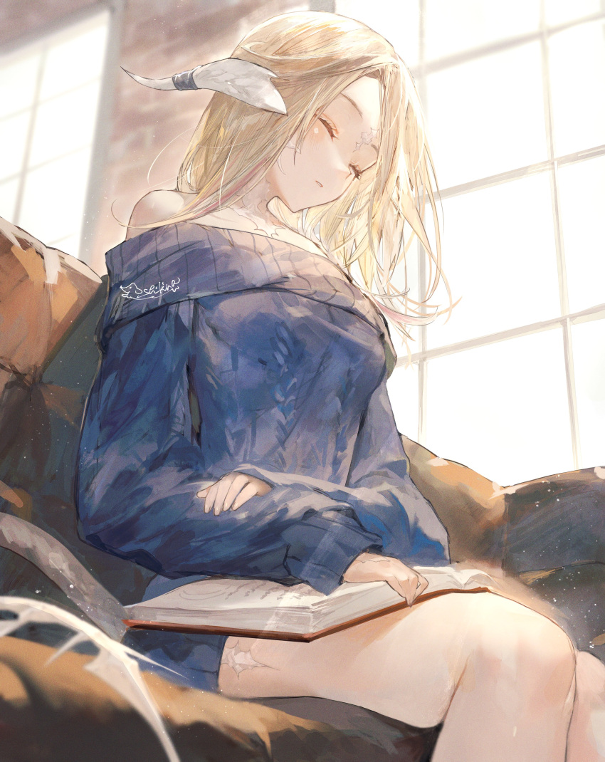 1girl absurdres au_ra bare_shoulders blonde_hair book brick_wall closed_eyes commentary_request dragon_horns dragon_tail feet_out_of_frame final_fantasy final_fantasy_xiv highres horns open_book scales shikina_(mochigushi_) sleeping sleeping_upright solo sweater tail warrior_of_light_(ff14) window