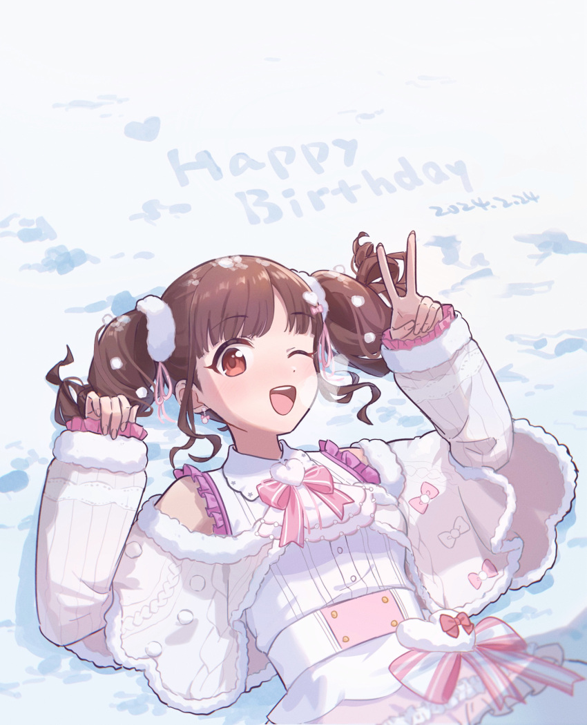 1girl ;d blush breath brown_hair capelet dated fur-trimmed_capelet fur_trim happy_birthday highres idolmaster idolmaster_shiny_colors looking_at_viewer lying mochi_(1021208) on_back on_ground one_eye_closed redhead shirt sidelocks sleeveless sleeveless_shirt smile snow solo sonoda_chiyoko twintails upper_body v white_capelet