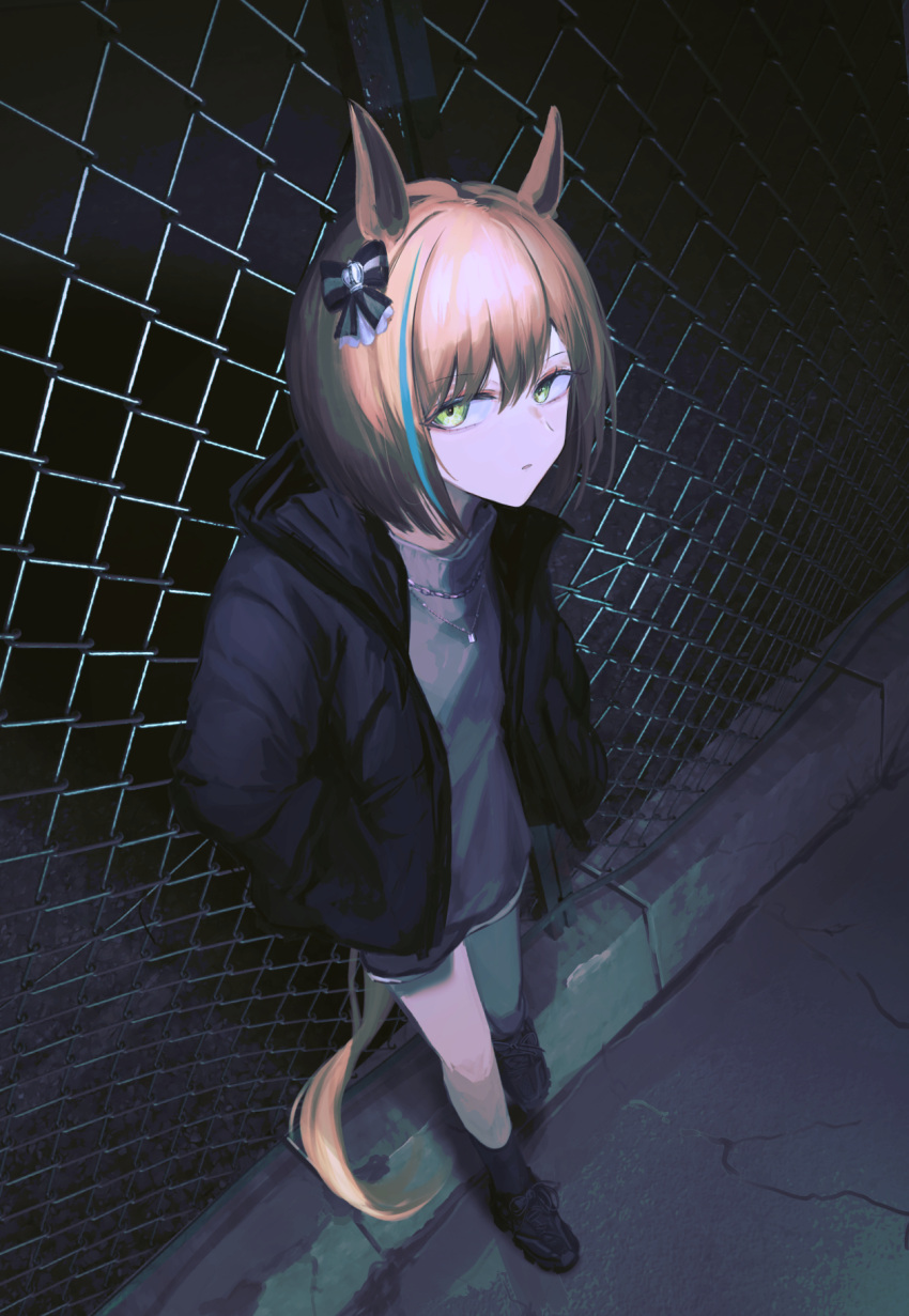 1girl alternate_costume animal_ears black_footwear black_jacket black_socks bow brown_hair chain-link_fence fence green_eyes grey_shirt hair_bow hands_in_pockets highres hood hooded_jacket horse_ears horse_girl horse_tail jacket jewelry little_cocon_(umamusume) long_sleeves looking_at_viewer multicolored_hair necklace night open_clothes open_jacket outdoors parted_lips seikatsu shirt shoes short_hair sneakers socks solo standing streaked_hair tail umamusume