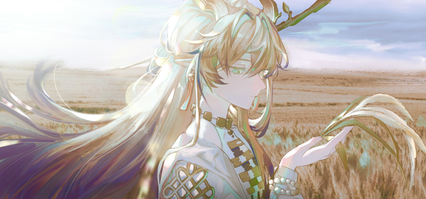 1girl absurdres alternate_hair_color arknights blonde_hair bloom brown_horns chinese_commentary closed_mouth commentary_request day dragon_girl dragon_horns earrings expressionless field green_eyes hair_between_eyes hair_intakes half-closed_eyes hand_up highres holding holding_plant horns jewelry lens_flare long_hair long_sleeves looking_down necklace off_shoulder outdoors plant pointy_ears profile sheaf shu_(arknights) sketch solo sunlight wheat wheat_field wind zhixuan38619_(zhi_zi)