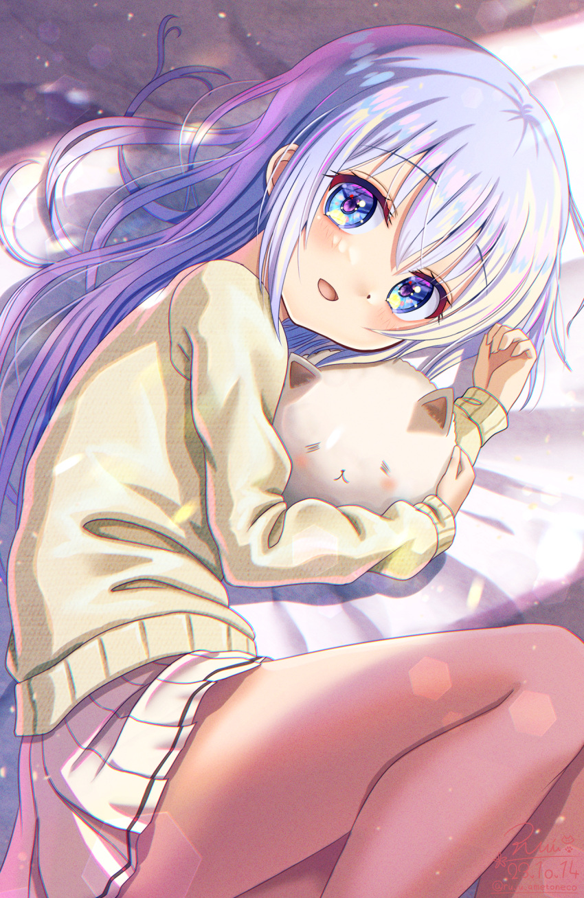 1girl :d =_= animal_hug bed_sheet blue_eyes blue_hair blush commentary eyelashes feet_out_of_frame gochuumon_wa_usagi_desu_ka? hair_between_eyes hair_spread_out happy highres kafuu_chino knees_up lens_flare long_hair looking_at_viewer lying miniskirt on_side open_mouth pleated_skirt rouge_(my_rouge) skirt sleeves_past_wrists smile solo straight_hair sweater tareme tippy_(gochiusa) white_skirt yellow_sweater