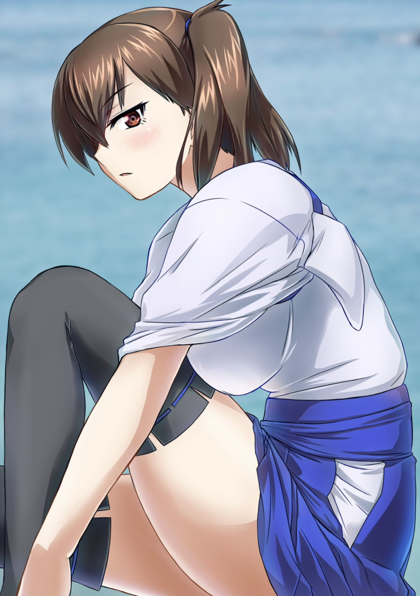 1girl akito_(sub707) black_thighhighs blue_background blue_hakama blush breasts brown_eyes brown_hair hakama hakama_short_skirt hakama_skirt highres japanese_clothes kaga_(kancolle) kantai_collection large_breasts looking_at_viewer looking_to_the_side short_hair short_sidetail side_ponytail sitting skirt smile solo thigh-highs
