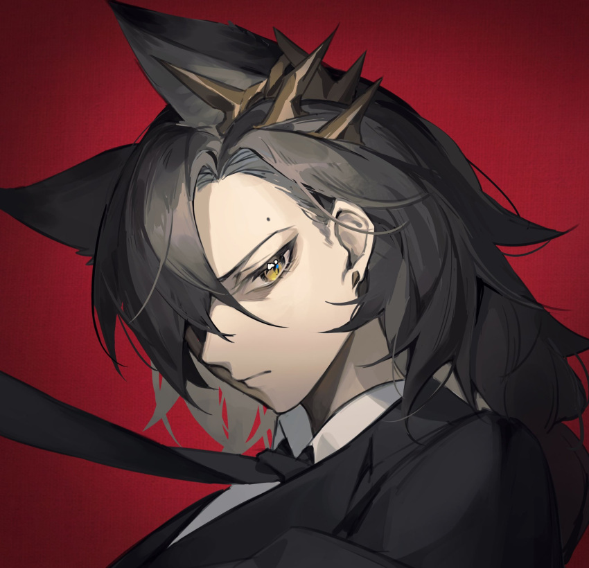 1girl akechi_(826988799) ambience_synesthesia animal_ears arknights black_jacket black_necktie chinese_commentary closed_mouth commentary_request hair_ornament hair_over_one_eye highres jacket looking_at_viewer mole_above_eye necktie necktie_grab neckwear_grab one_eye_covered penance_(arknights) portrait red_background shirt solo white_shirt wolf_ears wolf_girl yellow_eyes