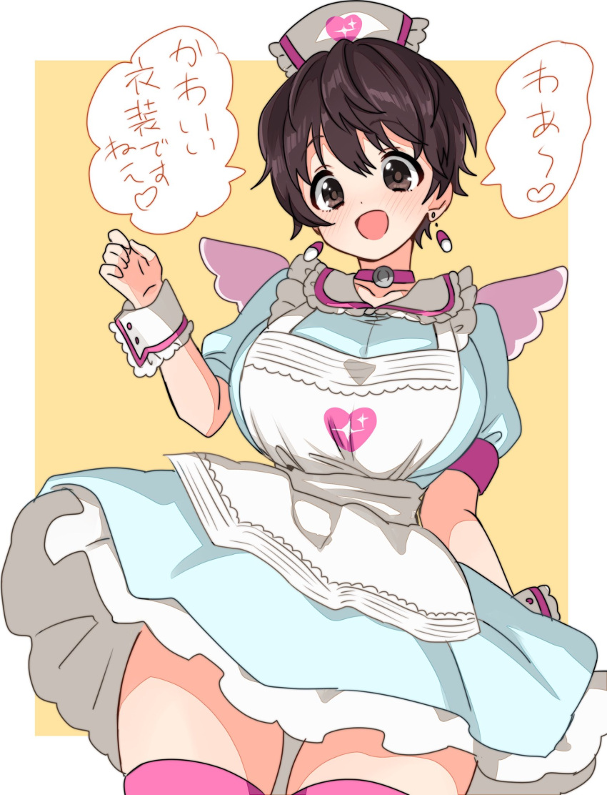 1girl apron blue_dress blush border bow breasts brown_eyes brown_hair capsule choker collarbone cosplay cowboy_shot dot_nose dress earrings fake_wings hand_up hat heart heart_print highres idolmaster idolmaster_cinderella_girls idolmaster_cinderella_girls_starlight_stage jewelry large_breasts looking_down nurse_cap oikawa_shizuku open_mouth outside_border pink_choker pink_thighhighs print_apron puffy_short_sleeves puffy_sleeves short_sleeves simple_background smile solo speech_bubble standing sukoyaka_(100hituzi) thigh-highs waist_bow white_apron white_border white_bow white_wrist_cuffs wings wrist_cuffs yellow_background yumemi_riamu yumemi_riamu_(cosplay) zettai_ryouiki
