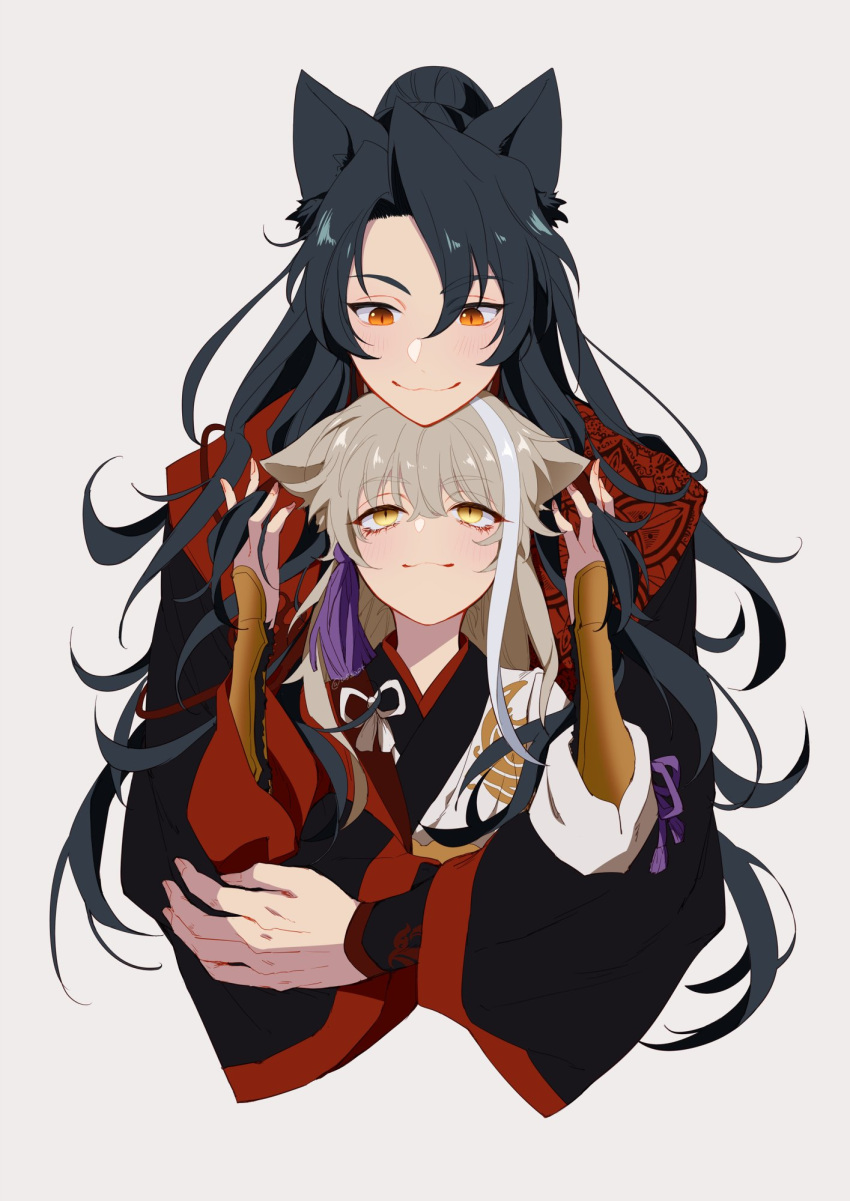2boys :3 animal_ear_fluff animal_ears archer_(fate/samurai_remnant) black_hair blush cat_ears chinese_clothes earrings fate/samurai_remnant fate_(series) grey_hair hair_tubes hanfu high_ponytail highres holding_another's_hair hoshiya_asua hug hug_from_behind jewelry long_sleeves looking_at_viewer multicolored_hair multiple_boys orange_eyes simple_background single_earring slit_pupils smile streaked_hair tassel tassel_earrings wide_sleeves yellow_eyes zheng_chenggong_(fate)