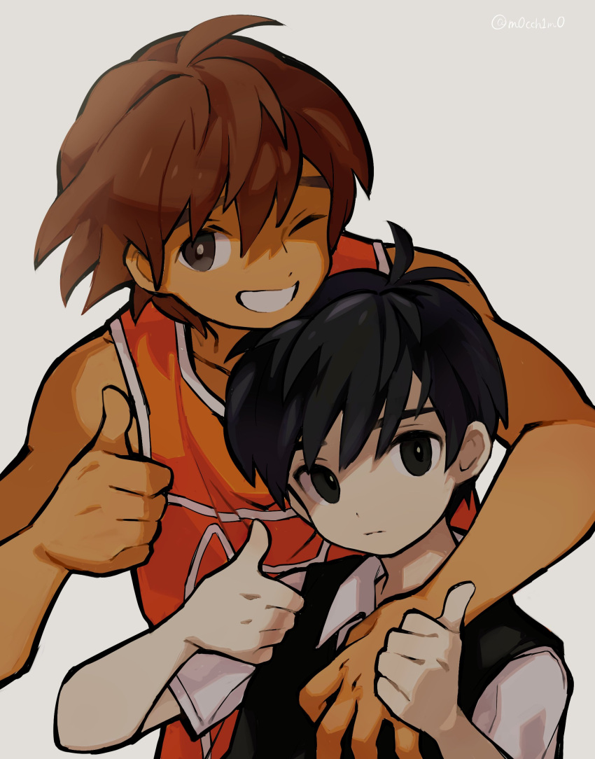 2boys absurdres behind_another black_eyes black_hair brown_hair double_thumbs_up expressionless grey_eyes grin hand_on_another's_chest height_difference highres kel_(faraway)_(omori) kel_(omori) looking_ahead looking_at_viewer moti_(m0cch1m0) multiple_boys omori omori_(omori) one_eye_closed orange_shirt shirt short_hair short_sleeves simple_background sleeveless sleeveless_shirt smile thumbs_up upper_body white_background wing_collar