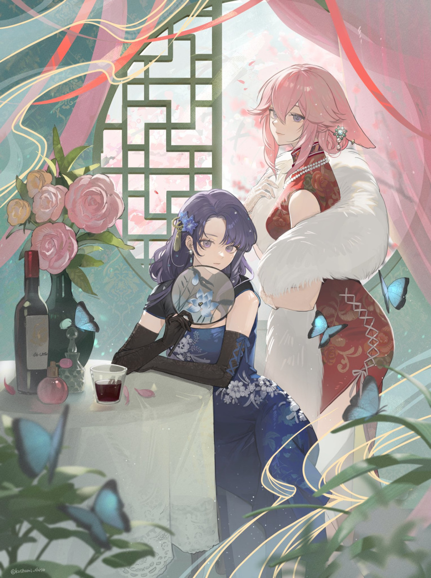 2girls animal_ears black_gloves blue_butterfly blue_dress bottle bouquet bug butterfly china_dress chinese_clothes closed_mouth dress earrings elbow_gloves flower formal fox_ears fur_scarf genshin_impact glass gloves hair_flower hair_ornament hand_fan highres indoors jewelry kushami_deso multiple_girls necklace paper_fan pearl_necklace perfume_bottle pink_flower pink_hair plant purple_hair raiden_shogun red_dress side_slit silver_earrings table vase violet_eyes wine_bottle yae_miko yellow_flower