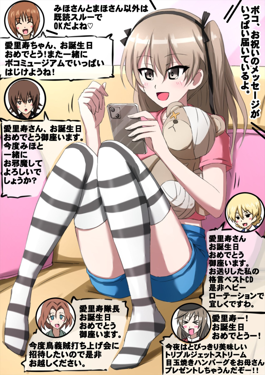 &gt;_&lt; 5girls azumi_(girls_und_panzer) black_ribbon blonde_hair blue_shorts boko_(girls_und_panzer) brown_hair cellphone commentary couch darjeeling_(girls_und_panzer) girls_und_panzer hair_ribbon highres holding holding_phone holding_stuffed_toy indoors jitome long_hair loungewear midriff mother_and_daughter motion_lines multiple_girls nishizumi_maho nishizumi_miho omachi_(slabco) on_couch one_side_up phone pink_shirt ribbon shimada_arisu shirt short_shorts shorts smartphone solo_focus striped_clothes striped_thighhighs stuffed_toy t-shirt thigh-highs translation_request white_thighhighs