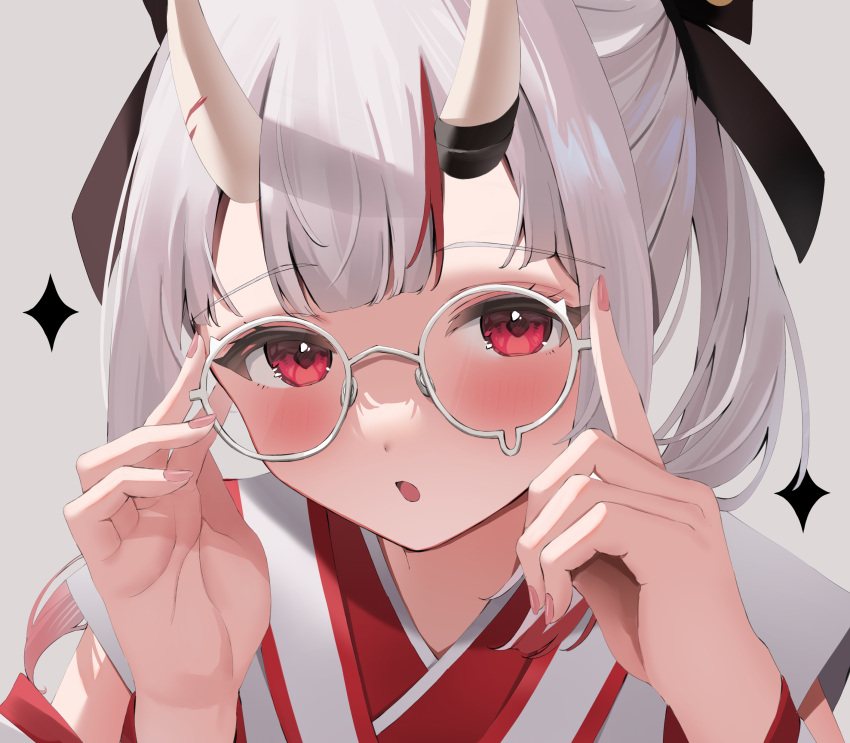 1girl absurdres adjusting_eyewear bell bespectacled black_ribbon blush commentary_request diamond_(shape) glasses grey_background hair_bell hair_ornament hair_ribbon hands_on_eyewear highres hololive horns japanese_clothes kaede_nekoshima kimono long_hair looking_at_viewer multicolored_hair nakiri_ayame nakiri_ayame_(shrine_maiden) nontraditional_miko official_alternate_costume oni parted_lips portrait red_eyes red_kimono redhead ribbon round_eyewear sidelocks simple_background skin-covered_horns solo sparkle streaked_hair teardrop-framed_glasses two-tone_kimono virtual_youtuber white-framed_eyewear white_hair white_kimono