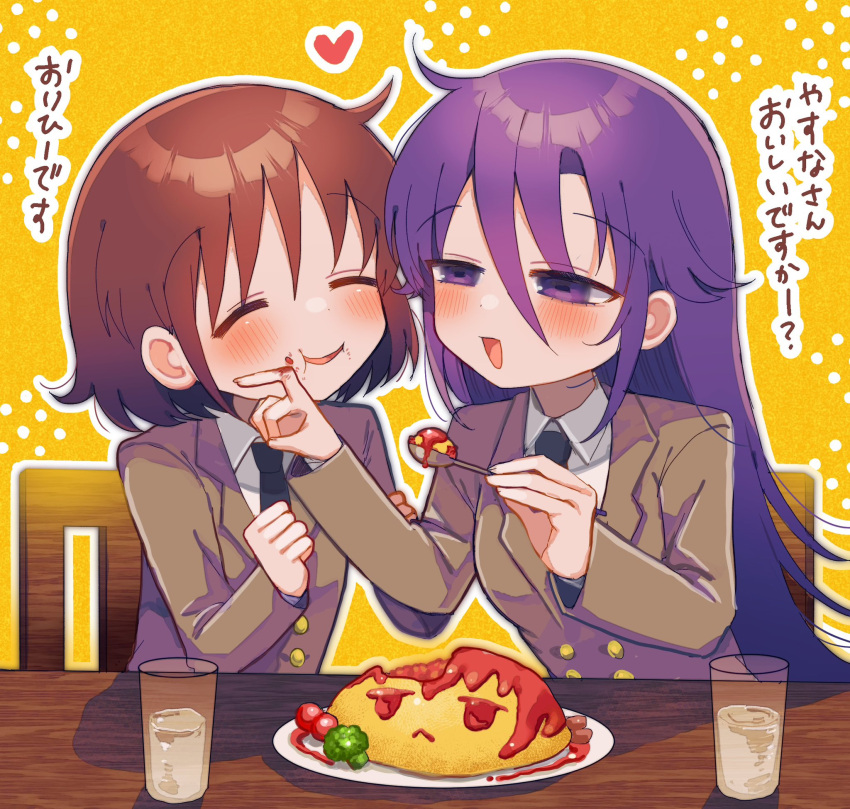 2girls black_necktie blazer blush brown_hair character_food clenched_hands closed_eyes collared_shirt cup drinking_glass face-to-face facing_another feeding finger_to_another's_cheek food food_on_face goshiki_agiri grey_jacket hair_between_eyes hands_up highres holding holding_spoon jacket kill_me_baby long_hair long_sleeves looking_at_another multiple_girls necktie omelet omurice on_chair open_mouth oribe_yasuna outline plate purple_hair shirt short_hair sitting smile sonya_(kill_me_baby) spoon table upper_body violet_eyes white_outline white_shirt wiping_face yasashii_naizou yellow_background yuri