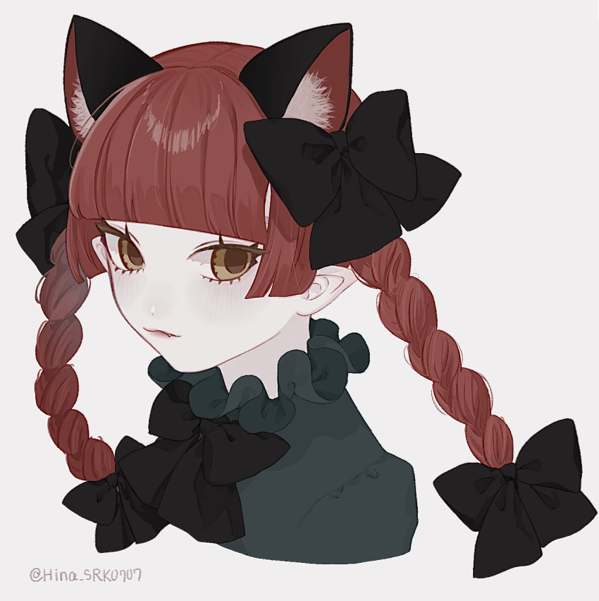 1girl animal_ear_fluff animal_ears black_bow blunt_bangs bow braid brown_eyes cat_ears cat_girl closed_mouth cropped_shoulders fang green_shirt hair_bow highres hina_(uhnt4478) kaenbyou_rin long_hair looking_at_viewer pointy_ears redhead shirt simple_background solo touhou twin_braids twitter_username white_background