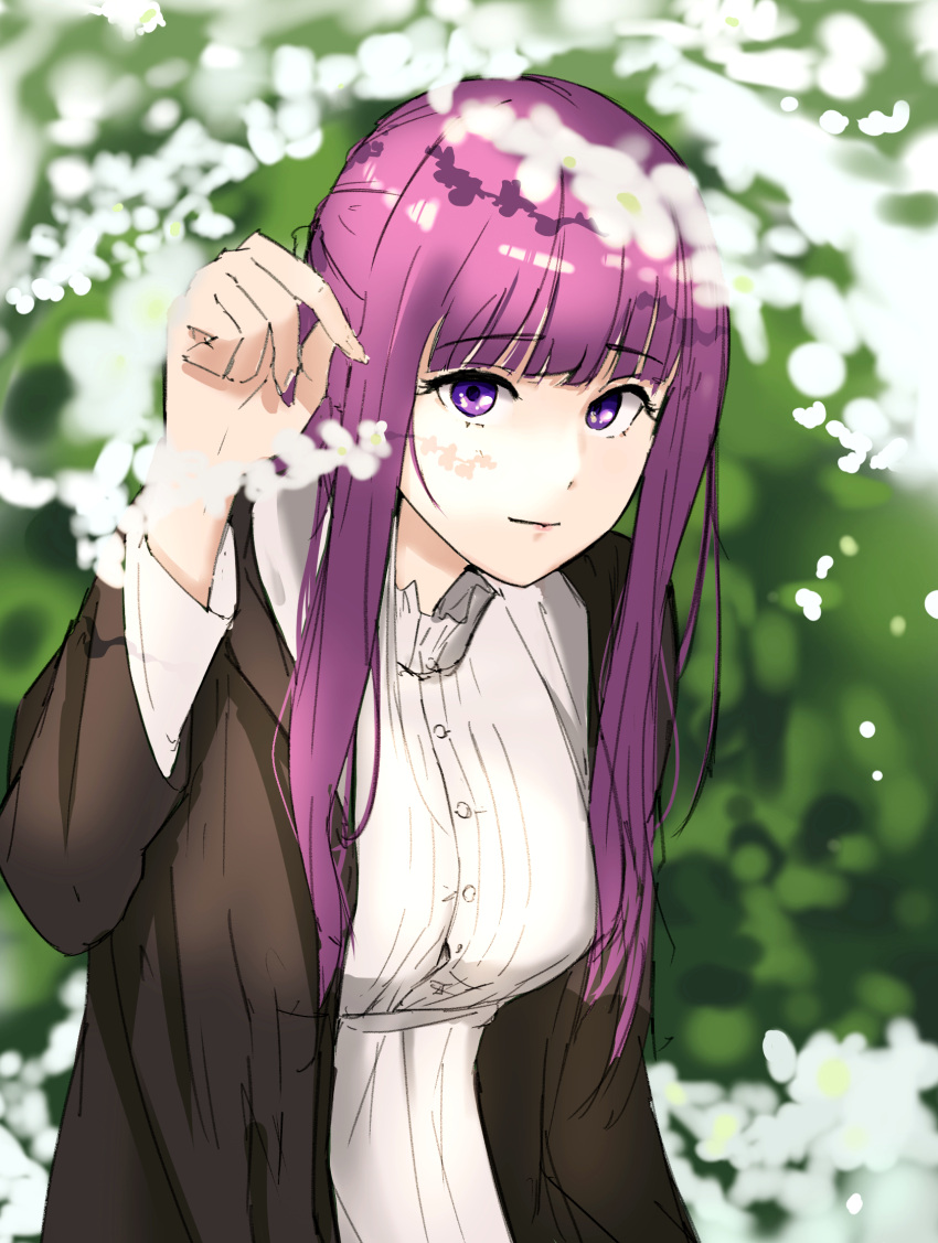 1girl black_robe blunt_bangs breasts dress fern_(sousou_no_frieren) green_background highres large_breasts long_hair looking_at_viewer pang_(daty8882) purple_hair purple_pupils robe solo sousou_no_frieren straight_hair tree violet_eyes white_dress