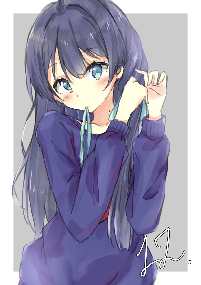 1girl absurdres blue_eyes blue_hair blue_ribbon blue_sweater blush border commentary_request ekusuy_kinoto grey_background hair_intakes hair_ribbon highres link!_like!_love_live! long_hair long_sleeves looking_at_viewer loungewear love_live! mole mole_on_neck mouth_hold murano_sayaka murano_sayaka_(summer_loungewear) official_alternate_costume outside_border ribbon ribbon_in_mouth signature simple_background solo sweater tying_hair upper_body virtual_youtuber white_border