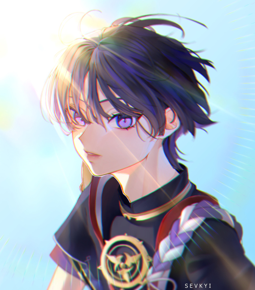 1boy absurdres artist_name black_kimono black_shirt blue_sky chromatic_aberration genshin_impact highres japanese_clothes jewelry kimono looking_at_viewer male_focus necklace open_clothes open_kimono outdoors parted_lips purple_hair scaramouche_(genshin_impact) sevkyi shirt short_hair sideways_glance sky solo sunlight upper_body violet_eyes