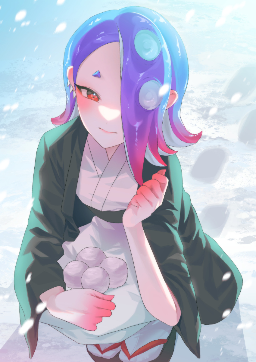 1girl absurdres blue_hair blue_sky cephalopod_eyes closed_mouth commentary_request gradient_hair hd_rock highres japanese_clothes kimono korean_commentary long_hair looking_at_viewer multicolored_hair octoling outdoors red_eyes redhead sandals shiver_(splatoon) sky snowing solo splatoon_(series) splatoon_3 squatting tentacle_hair thick_eyebrows two-tone_hair zouri