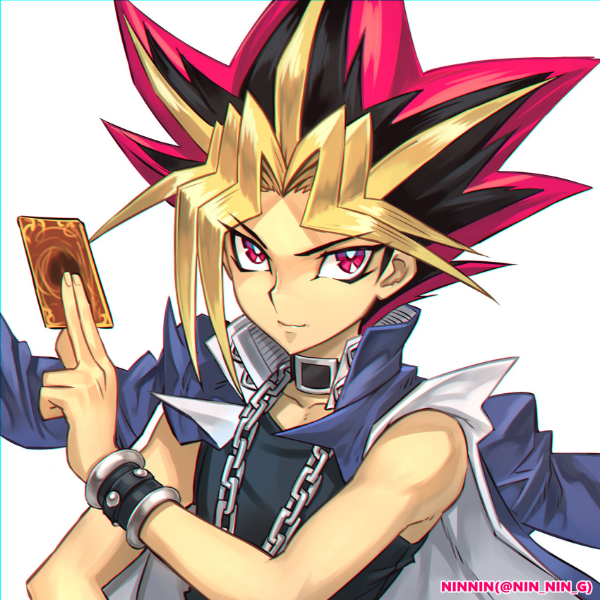 1boy absurdres black_hair black_shirt blonde_hair bright_pupils card chain choker closed_mouth commentary_request highres holding holding_card jacket jacket_on_shoulders looking_at_viewer male_focus ninnin_(shishitou) shirt simple_background sleeveless sleeveless_shirt smile solo spiky_hair twitter_username upper_body white_background white_pupils wristband yami_yuugi yu-gi-oh! yu-gi-oh!_duel_monsters