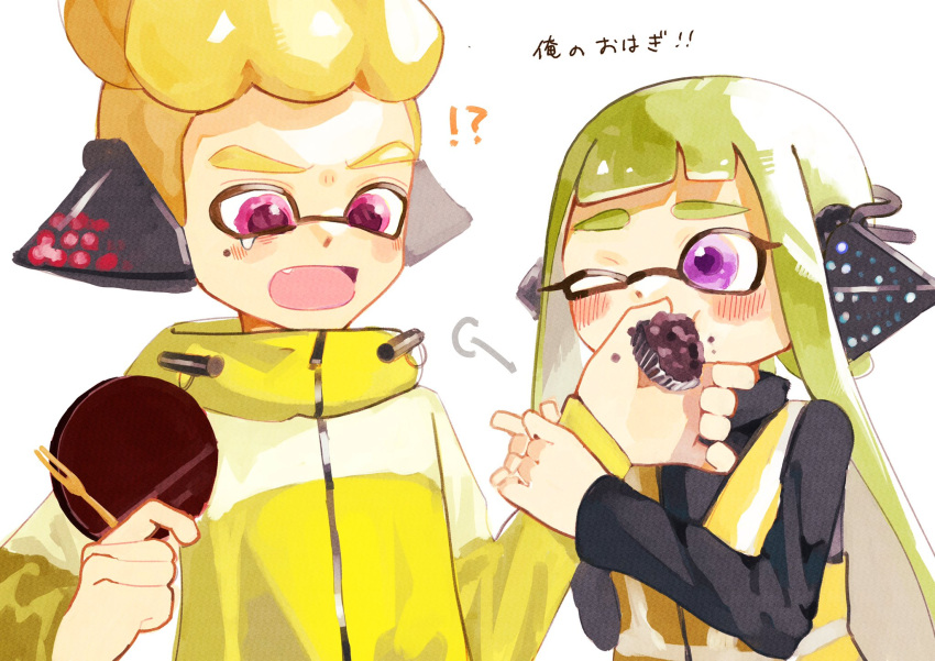 !? 1boy 1girl agent_3_(splatoon) agent_4_(splatoon) blonde_hair circle228dpi closed_mouth commentary_request cupcake eating eyelashes fang food green_hair headphones highres holding holding_food inkling inkling_boy inkling_girl inkling_player_character jacket long_hair one_eye_closed pink_eyes short_hair simple_background splatoon_(series) splatoon_1 splatoon_2 tentacle_hair thick_eyebrows translation_request violet_eyes white_background yellow_jacket
