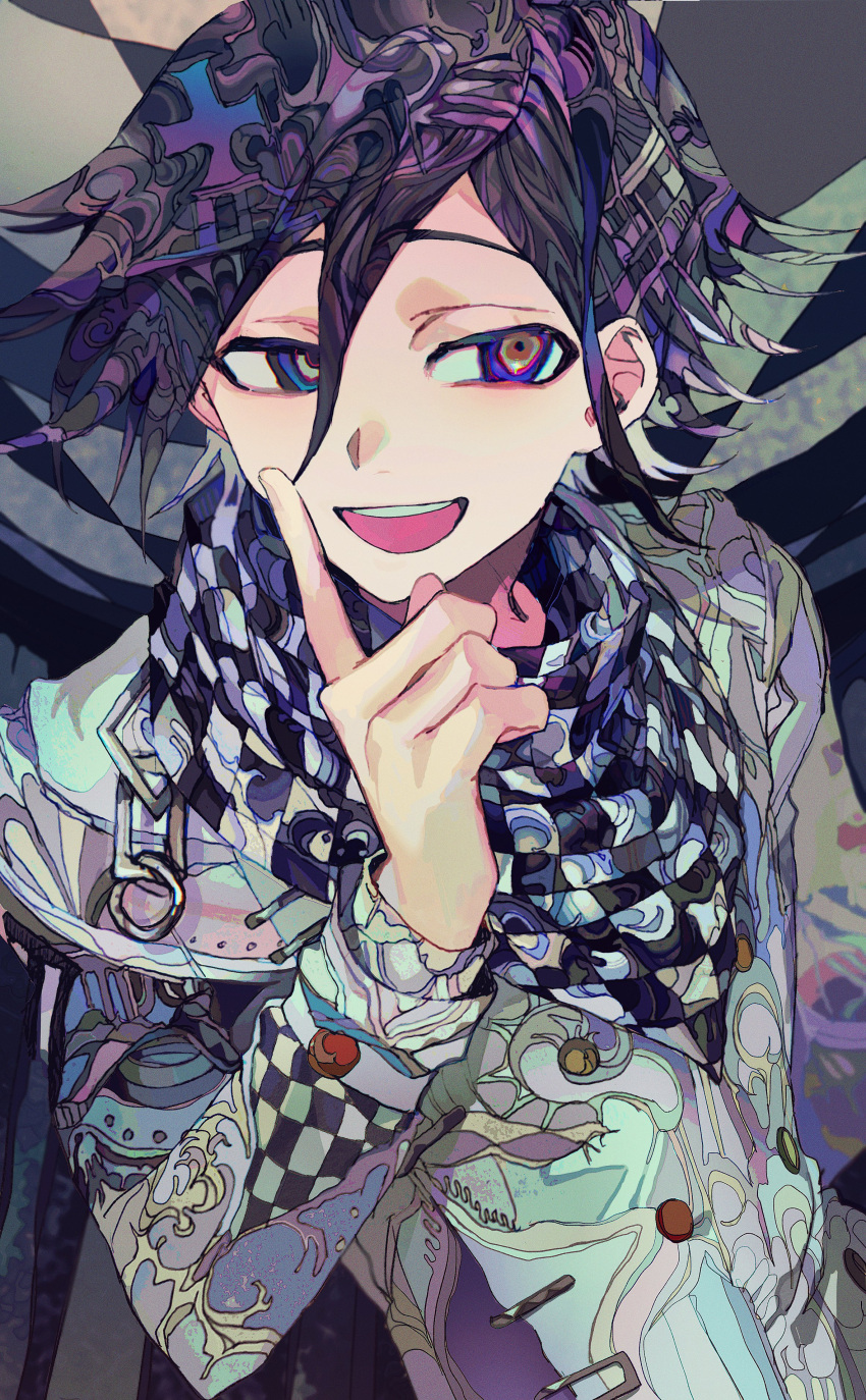 1boy abstract absurdres black_background black_scarf buttons chain checkered_background checkered_clothes checkered_scarf commentary cross danganronpa_(series) danganronpa_v3:_killing_harmony double-breasted finger_to_cheek fingernails green_eyes hair_between_eyes highres jacket layered_sleeves long_sleeves looking_at_viewer male_focus multicolored_buttons oma_kokichi open_mouth purple_hair scarf short_hair smile solo teeth two-tone_background two-tone_eyes two-tone_scarf upper_body upper_teeth_only violet_eyes white_background white_jacket white_scarf yadu_nadu
