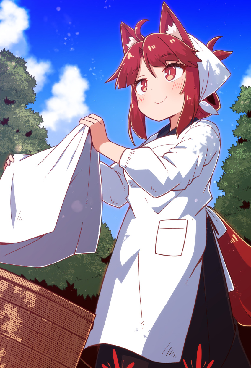 1girl ahoge animal_ears apron bandana basket black_kimono blue_sky blush closed_mouth clouds commentary_request day feet_out_of_frame fox_girl fox_tail from_below highres holding japanese_clothes kappougi kimono laundry laundry_basket long_hair long_sleeves looking_ahead original outdoors red_eyes redhead single_hair_ring sky smile solo standing tail tree white_apron white_bandana yukinagi