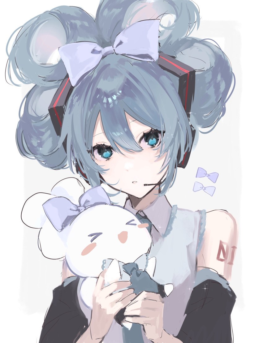 >_< 1girl :d absurdres aqua_eyes aqua_hair aqua_necktie bare_shoulders black_sleeves blush bow cinnamiku cinnamoroll detached_sleeves grey_shirt hair_between_eyes hair_bow hatsune_miku headphones headset highres holding holding_stuffed_toy long_hair looking_at_viewer necktie number_tattoo open_mouth purple_bow senri_(rnd_024) shirt sleeveless sleeveless_shirt smile solo stuffed_toy tattoo vocaloid white_background