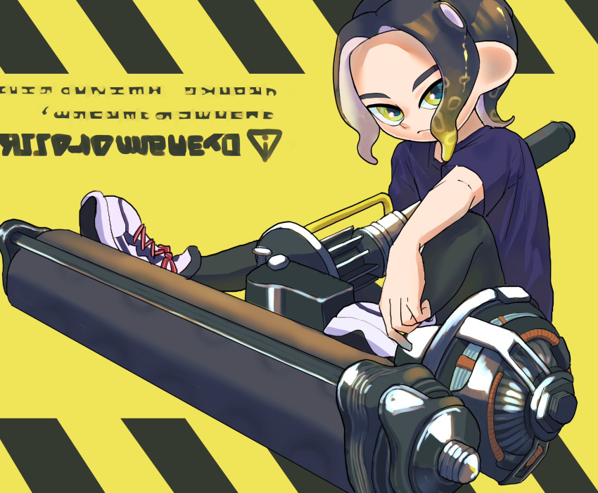 1boy black_background black_hair blonde_hair blue_shirt closed_mouth commentary_request cross-laced_footwear dynamo_roller_(splatoon) gradient_hair highres looking_at_viewer male_focus multicolored_hair nastar_r0 octoling octoling_boy octoling_player_character shirt shoes short_hair simple_background sitting solo splatoon_(series) splatoon_3 t-shirt tentacle_hair two-tone_background two-tone_hair yellow_background yellow_eyes