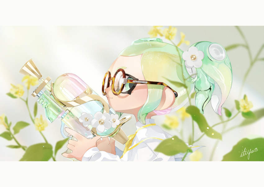 1girl absurdres blonde_hair brown-framed_eyewear closed_mouth collared_shirt commentary_request flower glasses gradient_hair green_eyes green_hair hair_flower hair_ornament highres holding holding_weapon itiya1412 letterboxed long_hair multicolored_hair neck_ribbon octoling octoling_girl octoling_player_character pink_hair ponytail profile ribbon round_eyewear shirt sideways_glance signature smile solo splatoon_(series) splattershot_(splatoon) suction_cups tentacle_hair upper_body weapon white_flower white_shirt yellow_flower yellow_ribbon