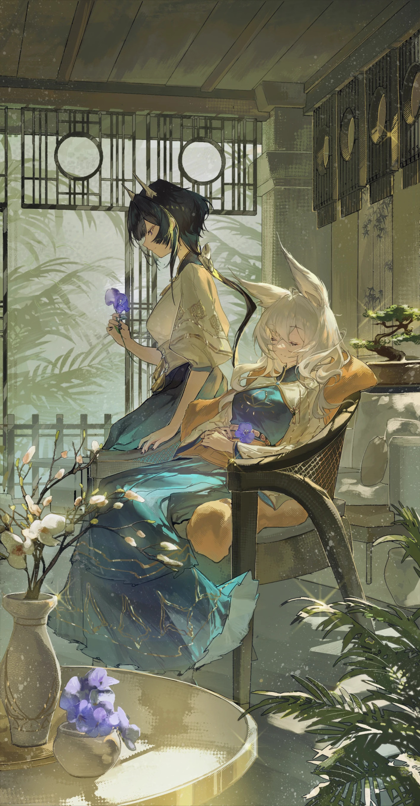 2girls absurdres animal_ears black_hair chinese_clothes highres horns indoors long_hair multiple_girls on_chair original very_long_hair white_hair yang_lizi