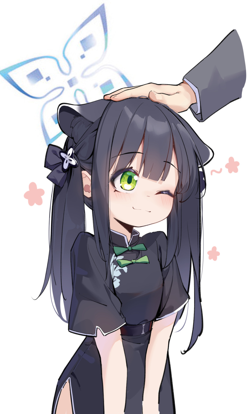 1girl 1other ;3 animal_ear_fluff animal_ears black_dress black_hair black_ribbon blue_archive blush bow china_dress chinese_clothes closed_mouth commentary_request disembodied_limb dress extra_ears flower_(symbol) green_bow green_eyes hair_between_eyes hair_ornament hair_ribbon halo hand_on_another's_head headpat highres long_hair long_sleeves looking_at_another one_eye_closed painterliuhao ribbon short_sleeves shun_(blue_archive) shun_(small)_(blue_archive) side_slit sidelocks simple_background smile tiger_ears twintails white_background