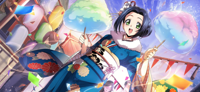 1girl artist_request black_hair blue_kimono blue_sky blurry blush bokeh code_geass code_geass:_lost_stories confetti cotton_candy cowboy_shot day depth_of_field dutch_angle festival flat_chest floral_print flower food fur-trimmed_kimono fur_collar fur_trim game_cg green_eyes hair_bun hair_flower hair_intakes hair_ornament hands_up happy highres holding holding_food japanese_clothes kimono light_blush long_sleeves looking_at_viewer non-web_source obi official_art open_mouth outdoors people rainbow_gradient sash short_hair sidelocks sky smile solo_focus standing string_of_flags sumeragi_kaguya teeth white_flower wide_sleeves