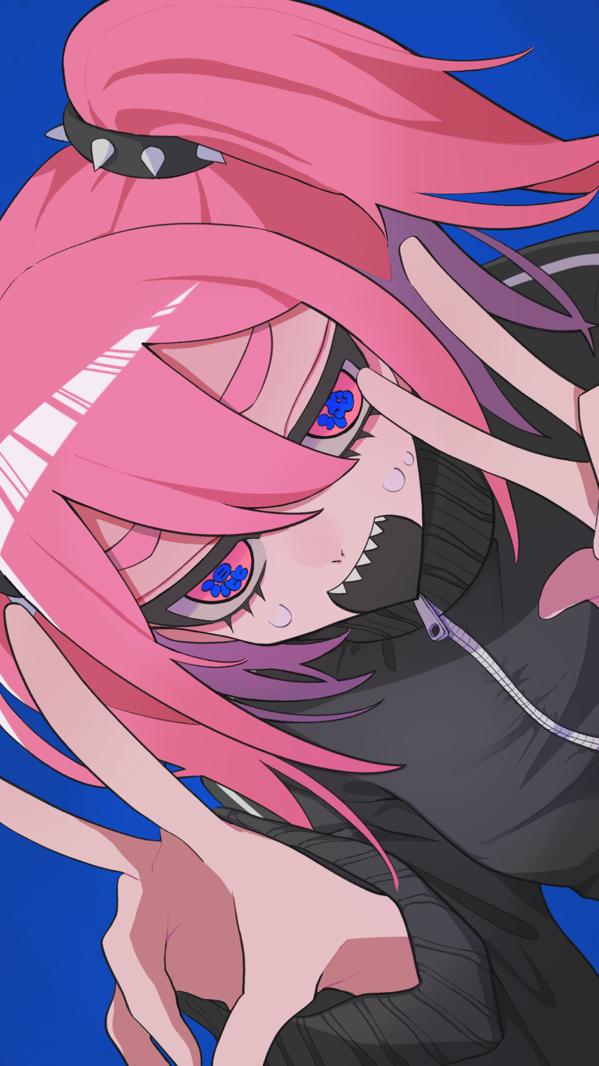 1girl absurdres black_track_suit blue_background double_v hair_between_eyes highres jitome kobayashi_nemu konton_boogie_(vocaloid) long_sleeves looking_at_viewer open_mouth sharp_teeth sidelocks simple_background smile solo sweat symbol-shaped_pupils teeth thick_eyebrows track_suit twintails upper_body v vocaloid zipper