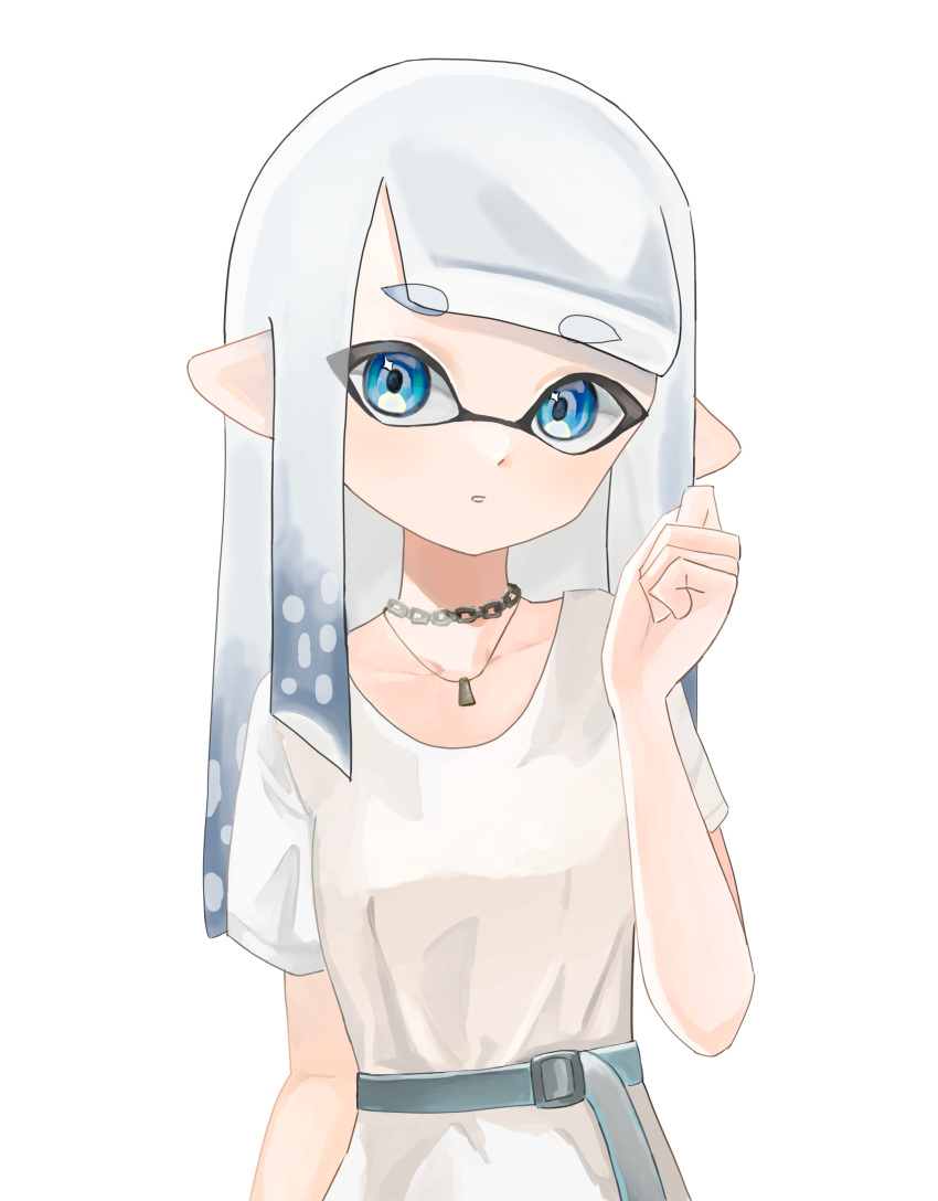 1girl absurdres arm_up belt blue_eyes collarbone commentary gradient_hair grey_hair highres inkling inkling_girl inkling_player_character jewelry long_hair multicolored_hair necklace negi_kobito pointy_ears shirt simple_background solo splatoon_(series) star_(symbol) star_in_eye symbol-only_commentary symbol_in_eye tentacle_hair thick_eyebrows white_background white_shirt