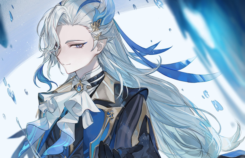 1boy ascot black_coat black_gloves blue_eyeliner blue_hair closed_mouth coat eyeliner genshin_impact gloves hair_ornament hair_over_one_eye highres long_hair looking_at_viewer low-tied_long_hair makeup male_focus multicolored_hair neuvillette_(genshin_impact) pointy_ears simple_background solo upper_body very_long_hair violet_eyes water white_ascot white_hair zaso