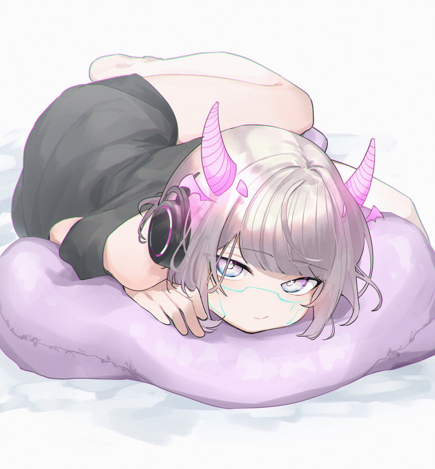 1girl absurdres aqua_eyes bob_cut detached_horns gradient_horns head_on_pillow headphones highres holographic_horns horns indie_virtual_youtuber looking_at_viewer motherv3 multicolored_horns pink_horns rot_illust smirk solo two-tone_eyes violet_eyes virtual_youtuber white_hair