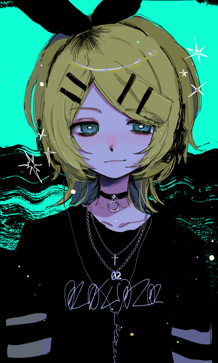 1girl arms_at_sides black_choker blonde_hair bow choker closed_mouth collarbone emo_fashion eyeshadow green_eyes hair_bow hair_ornament hairpin headphones highres kagamine_rin long_sleeves looking_at_viewer makeup multiple_hairpins multiple_necklaces o-ring o-ring_choker octopachi pink_eyeshadow short_hair sketch smile solo sparkle star_(symbol) upper_body vocaloid