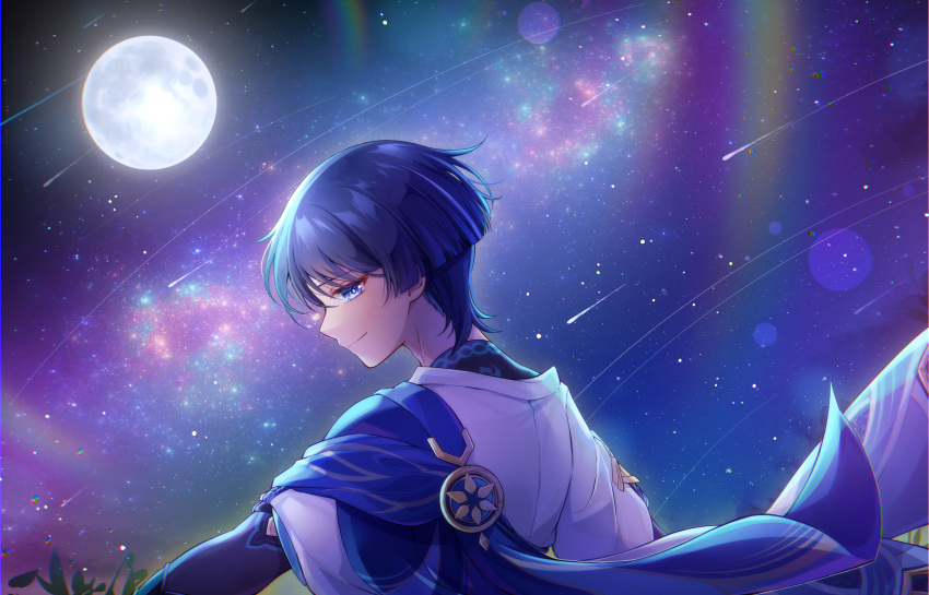 168_azusa 1boy black_shirt blue_cape blue_eyes blue_hair blunt_ends cape choppy_bangs closed_mouth commentary_request dark_blue_hair eyeshadow floating_cape from_behind full_moon genshin_impact hair_between_eyes highres jacket looking_at_viewer looking_back makeup male_focus meteor_shower moon multicolored_hair night night_sky outdoors profile purple_hair red_eyeshadow scaramouche_(genshin_impact) shirt short_hair short_sleeves sideways_glance sky smile solo star_(sky) starry_sky streaked_hair upper_body wanderer_(genshin_impact) white_jacket wide_sleeves