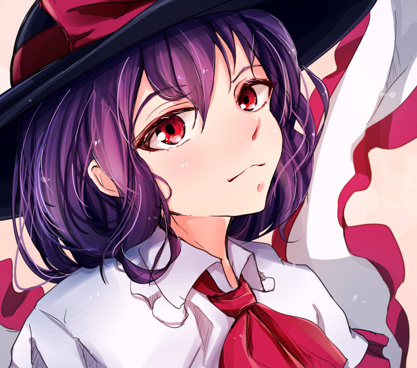 1girl absurdres ascot black_hat closed_mouth commentary_request frilled_shawl frills highres looking_at_viewer nagae_iku pink_background purple_hair red_ascot red_eyes ryuukiyu shawl short_hair simple_background solo touhou upper_body