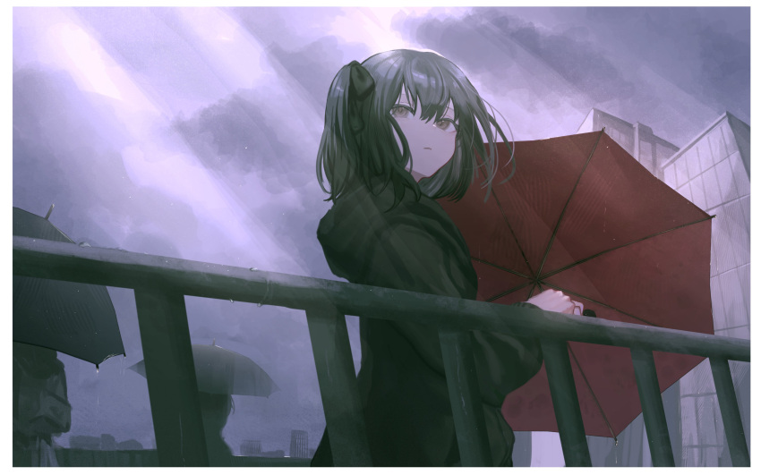 1girl 2others absurdres black_bow black_hair black_hoodie border bow building clouds cloudy_sky expressionless guard_rail hair_bow highres holding holding_umbrella hood hood_down hoodie kyano_(kyanora3141) light_rays long_sleeves medium_hair multiple_others no_nose original outdoors overcast rain red_umbrella sky skyscraper solo_focus twintails umbrella white_border yellow_eyes