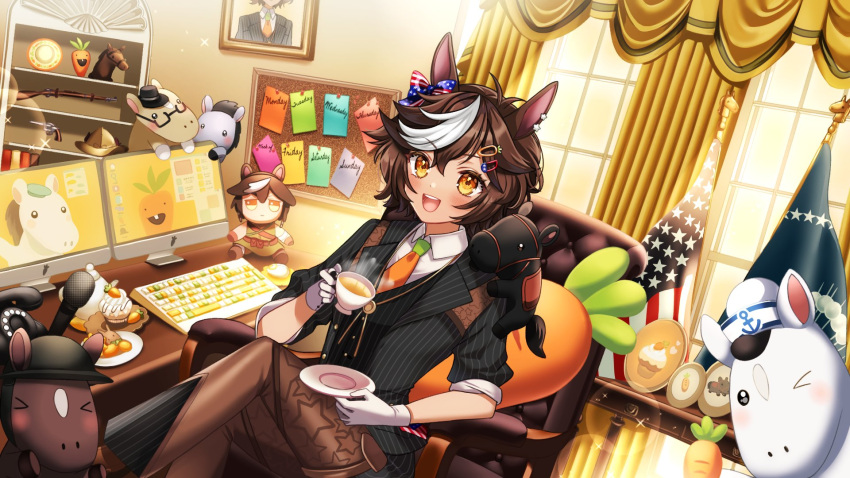 &gt;_o 1girl american_flag animal_ears black_suit brown_hair carrot chair chaps character_doll cup cupcake desk eyelashes food gloves green_necktie gun hair_ornament hairclip highres holding holding_cup holding_saucer horse horse_ears horse_girl indie_virtual_youtuber keyboard_(computer) kompeitou_(lemon_garden) microphone monitor mouse_(computer) multicolored_hair necktie one_eye_closed open_mouth orange_necktie oval_office picture_frame pinstripe_pattern pinstripe_suit revolver rifle saucer second-party_source short_hair sitting sleeves_rolled_up solo sparkle star_(symbol) star_print streaked_hair stuffed_animal stuffed_carrot stuffed_horse stuffed_toy suit teacup teeth tomoe_umari two-tone_necktie upper_teeth_only virtual_youtuber weapon white_gloves white_hair window yellow_curtain yellow_eyes