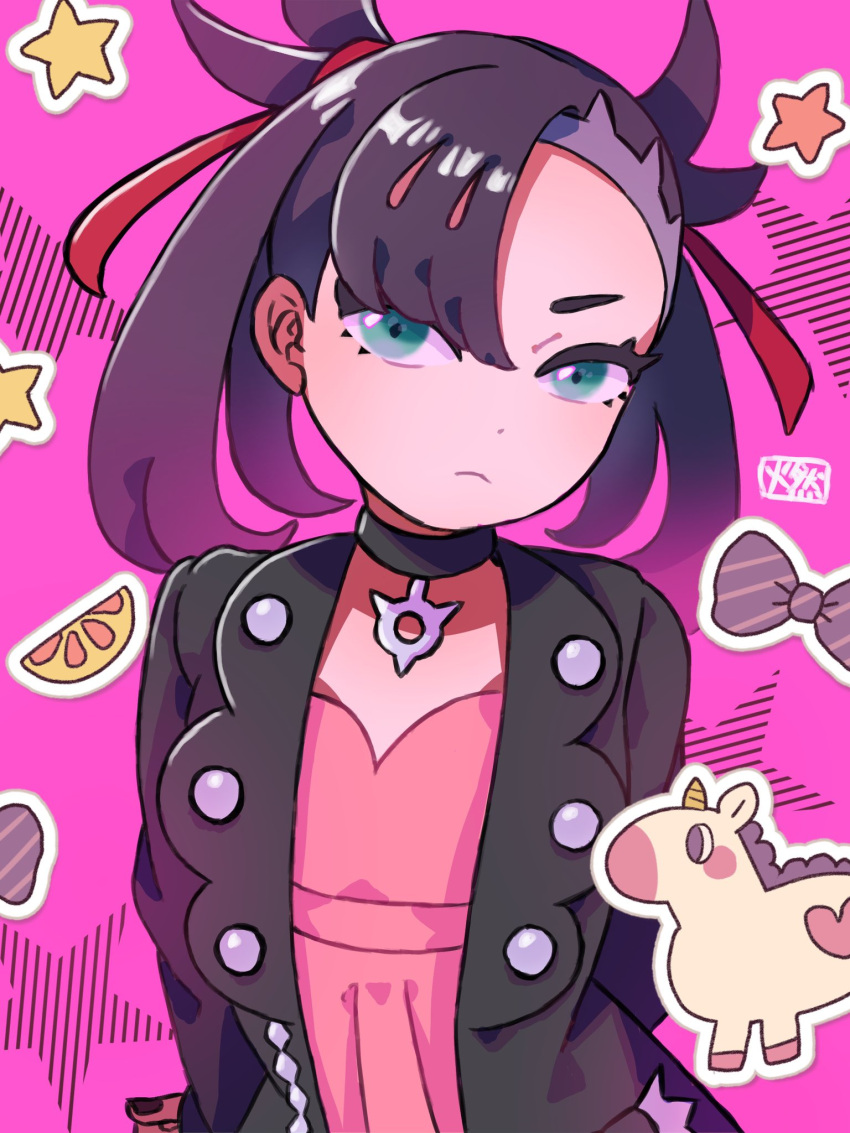 1girl arms_behind_back asymmetrical_bangs black_collar black_hair black_jacket black_nails bow bowtie closed_mouth collar commentary_request food fruit green_eyes highres jacket light_frown looking_at_viewer marnie_(pokemon) medium_hair open_clothes open_jacket orange_(fruit) orange_slice pink_background pokemon pokemon_swsh solo star_(symbol) touge_moe twintails unicorn upper_body