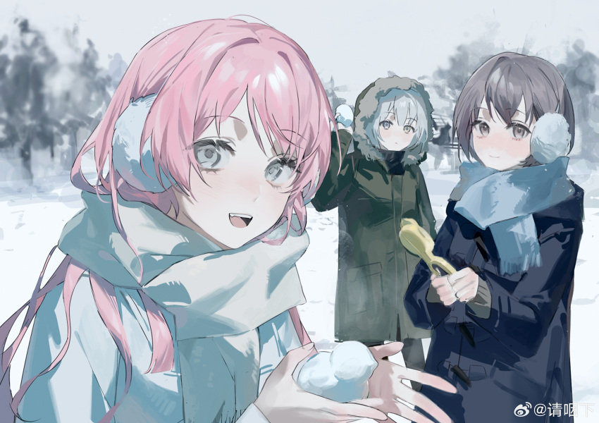 3girls absurdres bang_dream! bang_dream!_it's_mygo!!!!! blue_eyes blue_jacket blue_scarf chihaya_anon chinese_commentary closed_mouth commentary_request earmuffs fang fur-trimmed_hood fur_trim green_jacket grey_eyes grey_hair highres hood hood_up hooded_jacket jacket kaname_raana long_hair long_sleeves looking_at_viewer multiple_girls open_mouth outdoors pink_hair qing_yan_xia scarf short_hair snow snow_duck takamatsu_tomori teeth upper_teeth_only weibo_watermark white_hair white_jacket white_scarf winter_clothes yellow_eyes