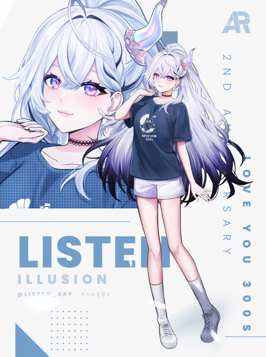 1girl algorhythm_project black_hair blue_shirt breasts closed_mouth full_body highres horns listen_(algorhythm_project) long_hair medium_breasts multicolored_hair official_art ponytail purple_hair shirt shoes shorts single_horn smile sneakers socks solo t-shirt violet_eyes virtual_youtuber white_footwear white_hair white_shorts