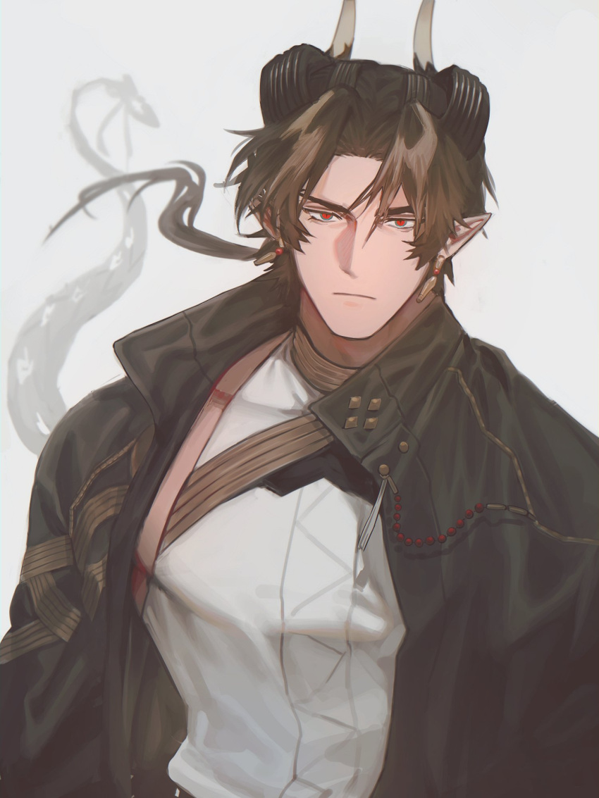 1boy arknights brown_hair chong_yue_(arknights) closed_mouth coat commentary_request dragon_horns dragon_tail earrings floating_hair grey_background high_collar highres horns jewelry korean_commentary long_hair long_sleeves looking_at_viewer low_ponytail male_focus mamara_tang multicolored_hair open_clothes open_coat pointy_ears red_eyes simple_background sleeveless slit_pupils streaked_hair tail upper_body