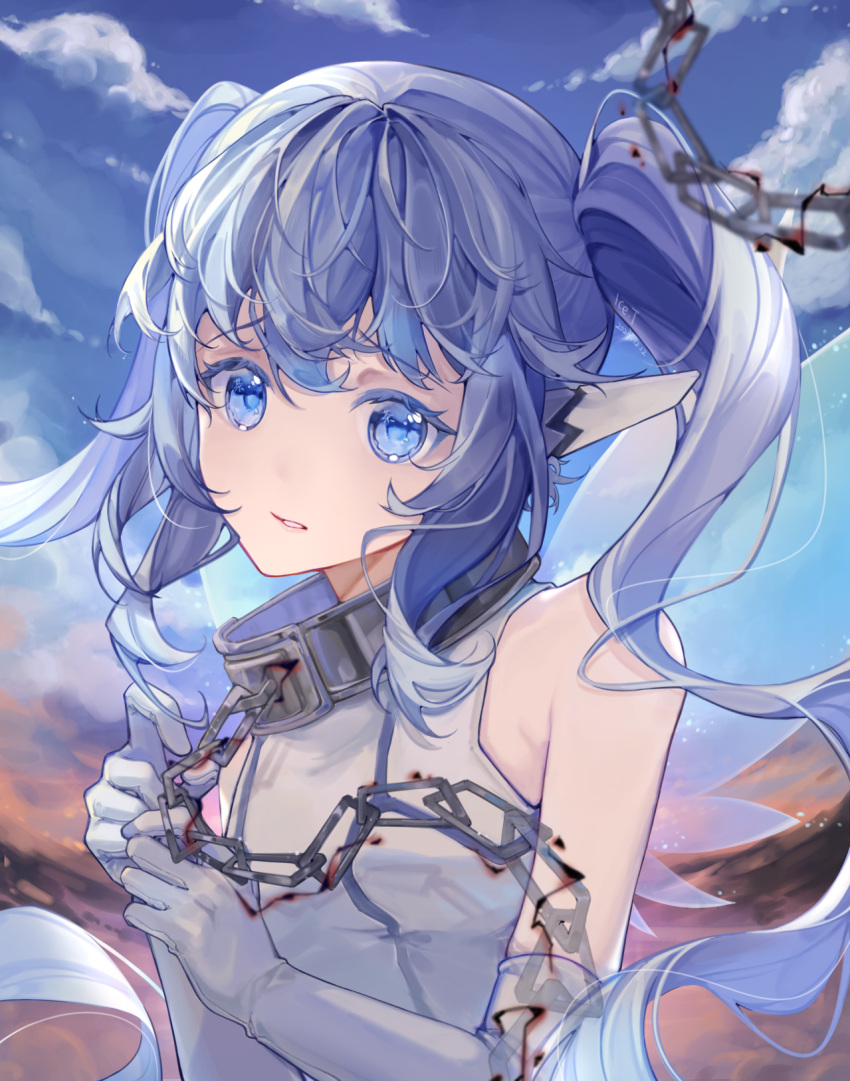 1girl bare_shoulders blue_eyes blue_hair blue_sky blueicedtea chain clouds cloudy_sky collar dated dress elbow_gloves fairy_wings gloves hands_up highres long_hair looking_at_viewer metal_collar nymph_(sora_no_otoshimono) parted_lips pointy_ears robot_ears signature sky sleeveless sleeveless_dress solo sora_no_otoshimono twintails upper_body white_dress white_gloves wings