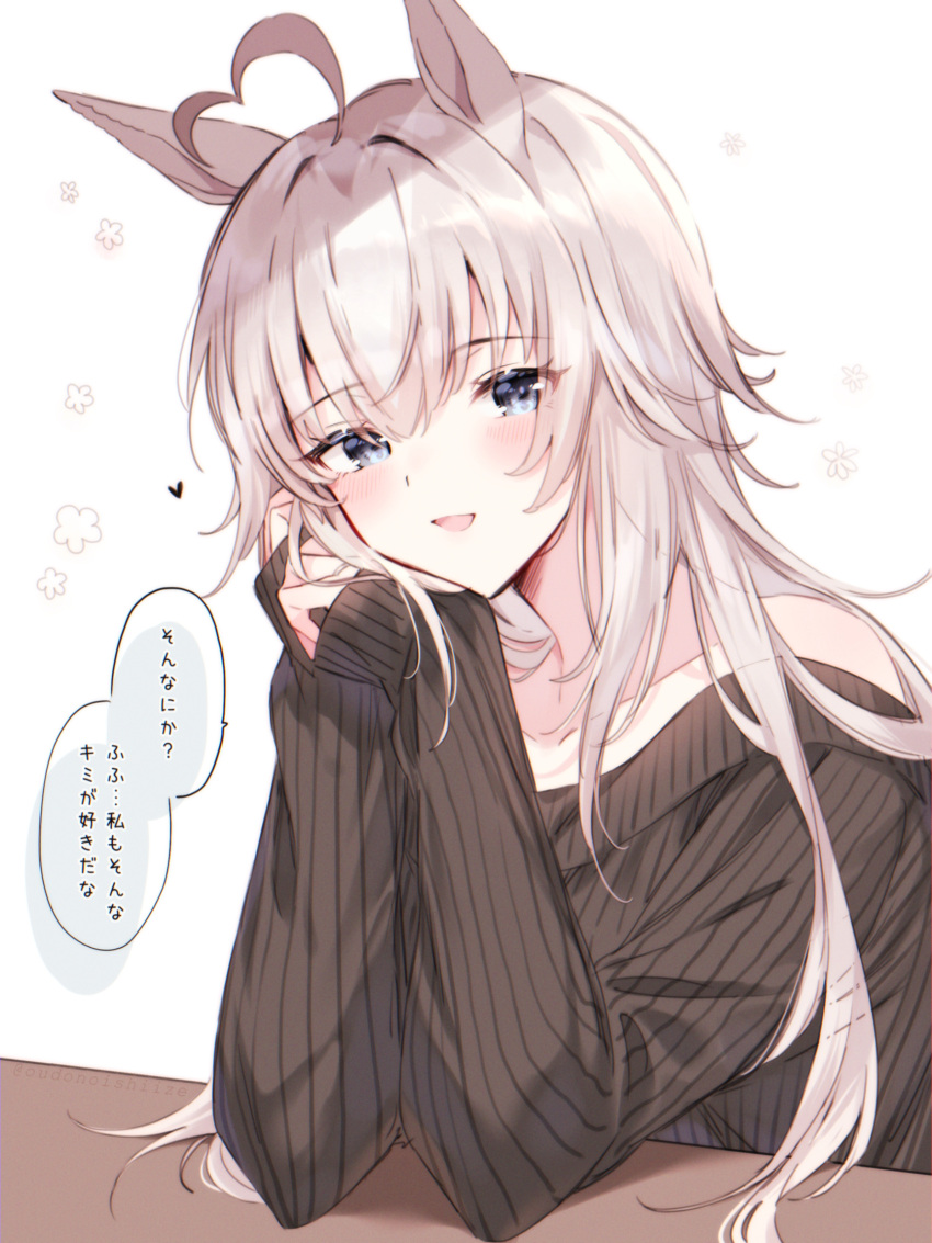 1girl ahoge animal_ears arm_support bare_shoulders blush commentary_request grey_eyes grey_hair heart heart_ahoge highres horse_ears horse_girl oguri_cap_(umamusume) open_mouth ribbed_sweater simple_background smile solo speech_bubble sweater table tetora_(oudonoishiize) translation_request umamusume upper_body white_background