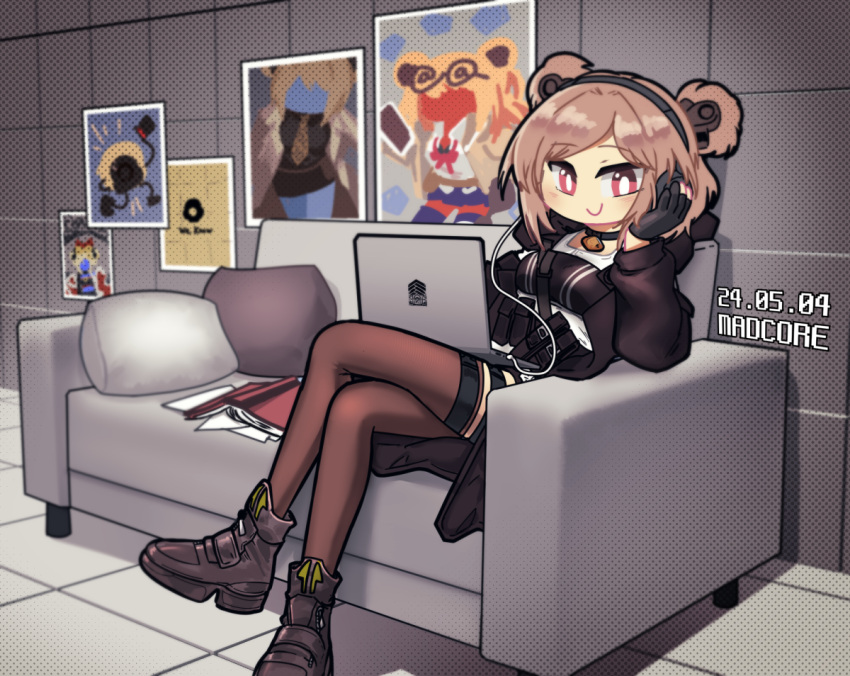 ammunition_pouch artist_name black_gloves book boots breasts brown_coat brown_footwear brown_hair brown_thighhighs closed_mouth coat collar commission computer couch dated double_bun girls_frontline gloves griffin_&amp;_kryuger hair_bun headphones indoors laptop madcore medium_breasts medium_hair on_couch open_book p90_(girls'_frontline) pillow pixiv_commission poster_(object) pouch red_eyes sitting smile solo thigh-highs thigh_strap